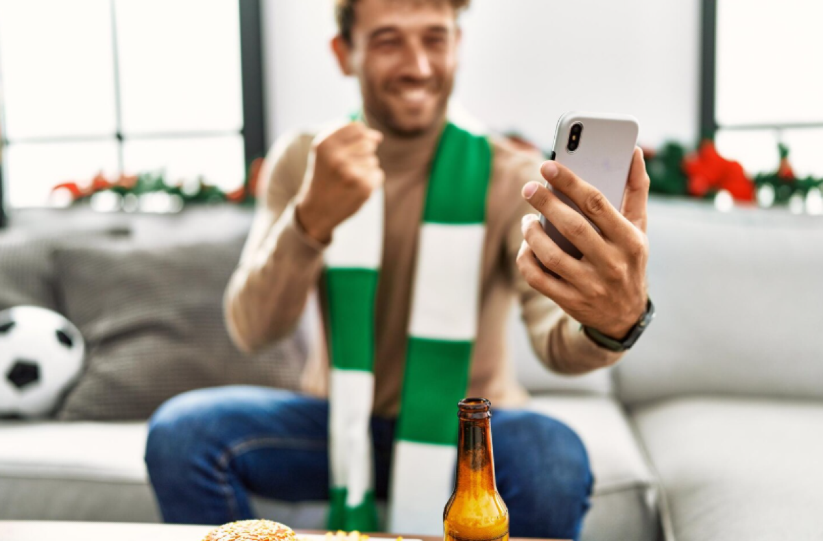 The Best Time of Day to Place Football Bets — And Why Timing Actually Matters